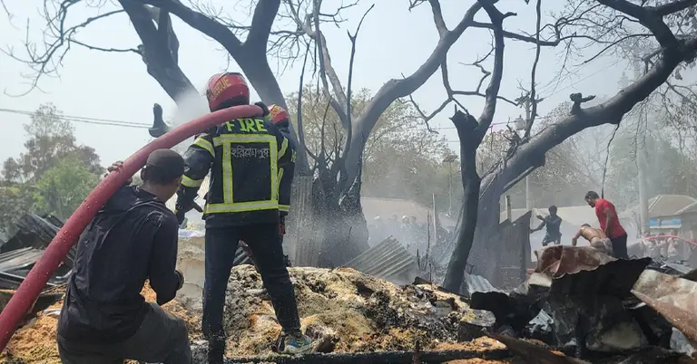 আন্ধারমানিক বাজারে অগ্নিকাণ্ড